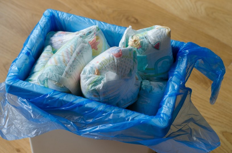 pieluchomajtki pampers 4 dziwne zapięcie z tylu